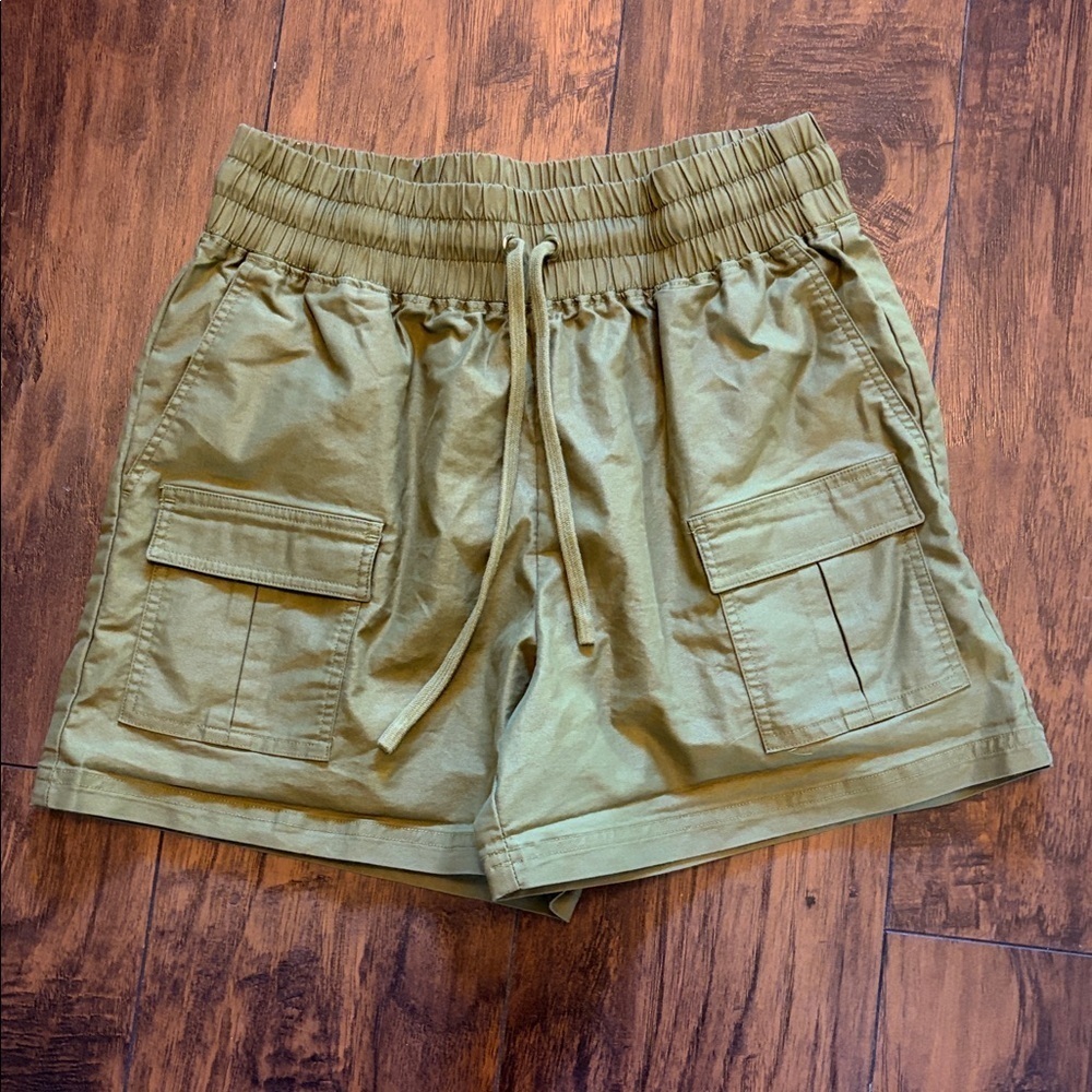 Fabletics Camden Cargo Shorts SZ Medium - Picture 3 of 5